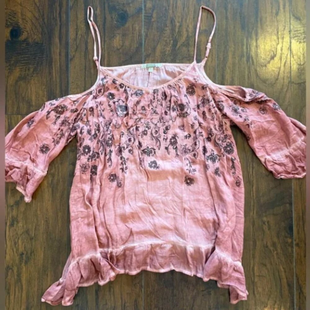 Buckle Gimmicks cold shoulder top size XL